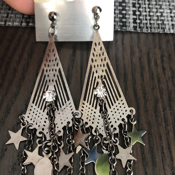 Metallic metal grey hanging earrings - Picture 4 of 4